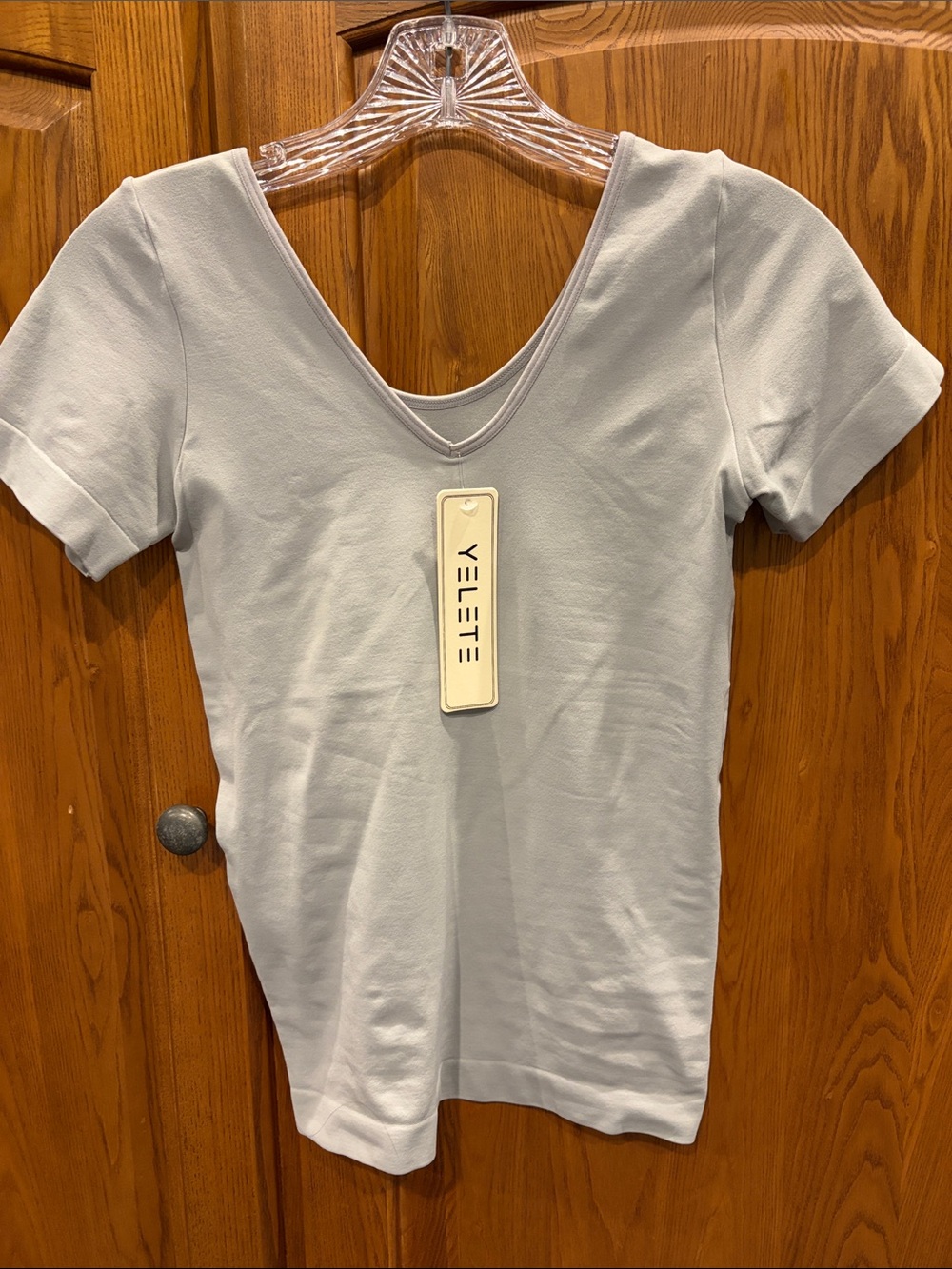 NWT Yelete Light Gray V-Neck Short Sleeve Tee -one size